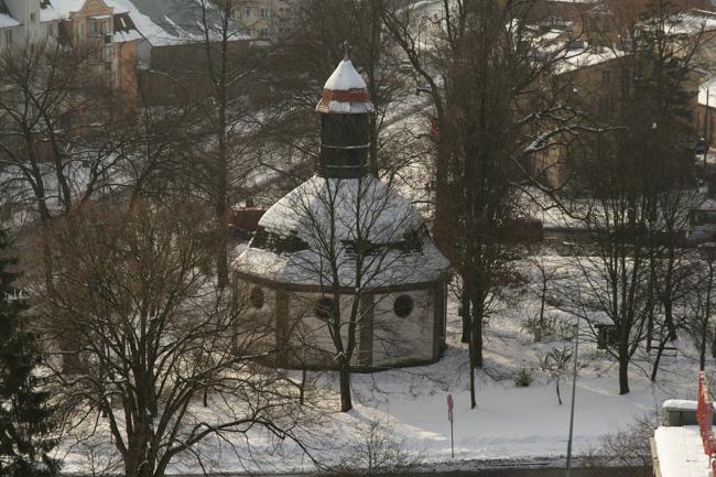 Kaplica św. Jerzego w Słupsku.Położona na placu Bronisława Kostkowskiego, głównego patrona miasta.